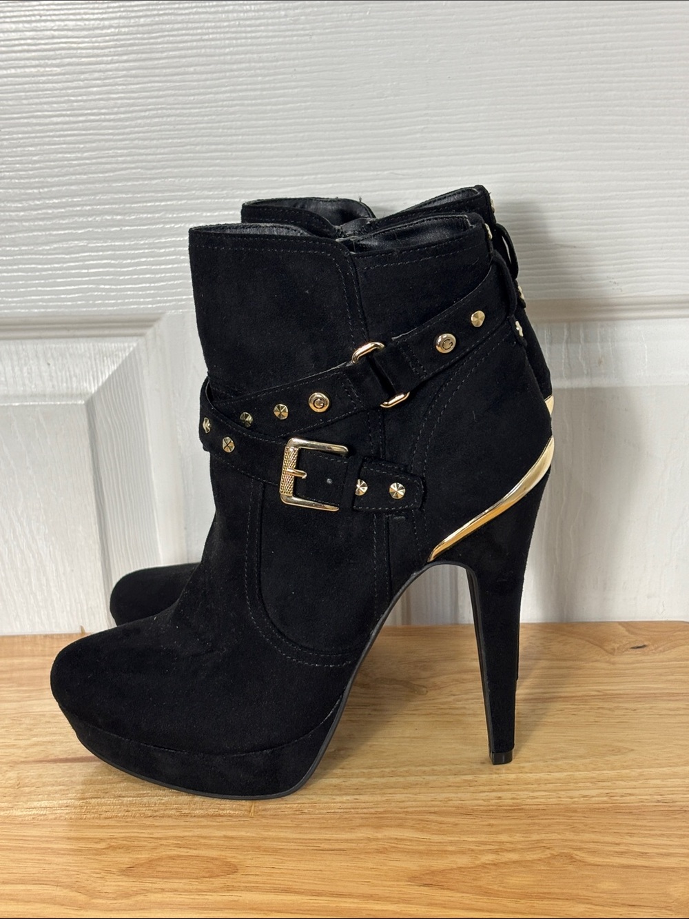 New GUESS Black Sueded High Heel Ankle Boots with Gold Stud & Buckle Detail Sz 9